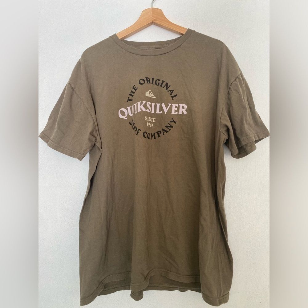 QUIKSILVER ARMY GREEN GRAPHIC‎ TEESHIRT SIZE XL